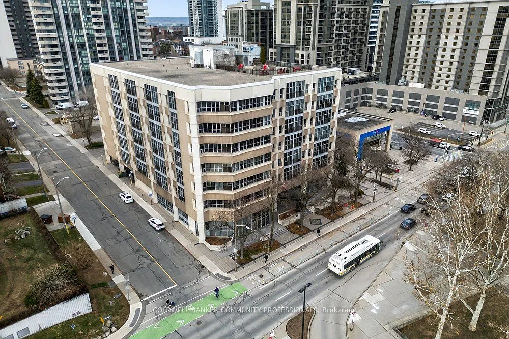 Building Photo - 120 Jackson St W