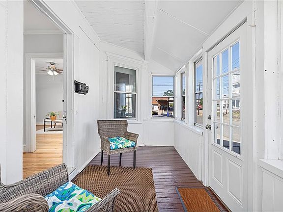 3rd image of 184 Walnut St