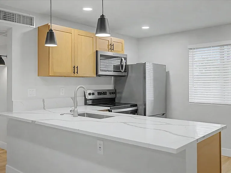 1604 N Forgeus Ave — Photo 8