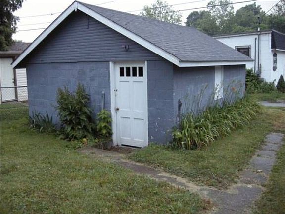 3rd image of 428 N 4th St