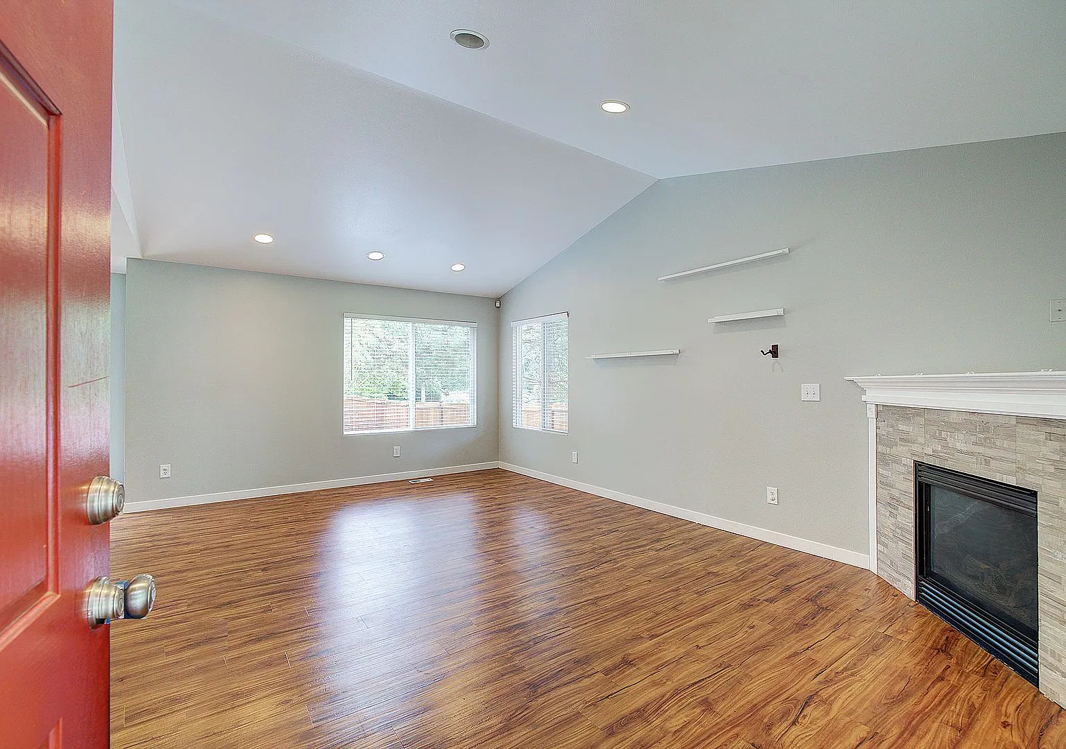 3Bd/2.5Ba Everett Home — Photo 4