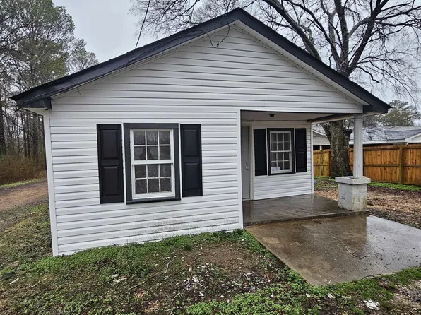 1010 Limestone St NW, Russellville, AL 35653
