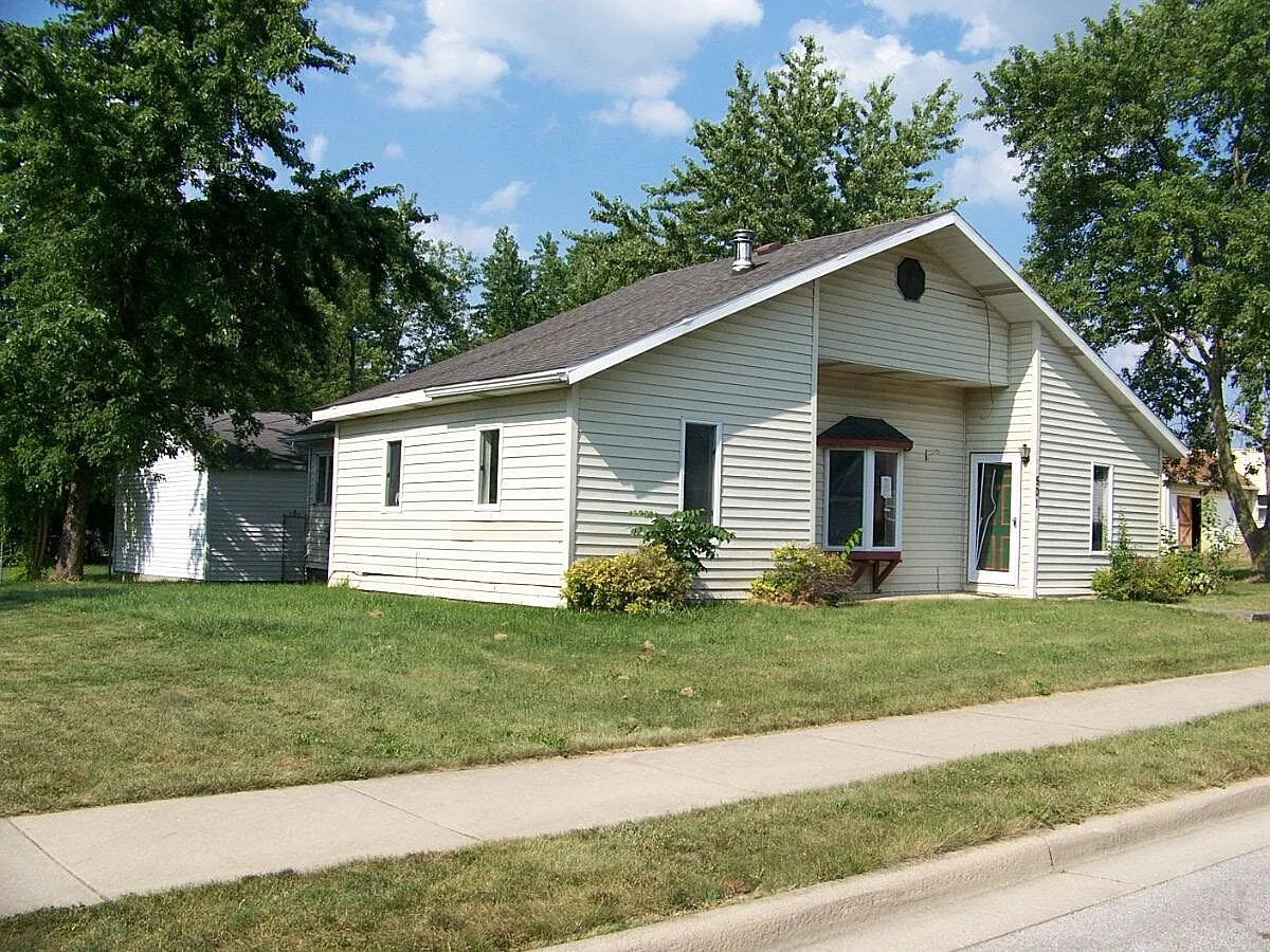 501 Front St photo 1