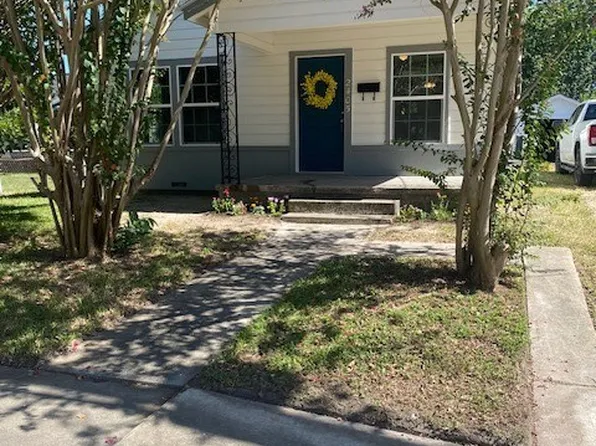 2405 Lone Tree Rd, Victoria, TX 77901