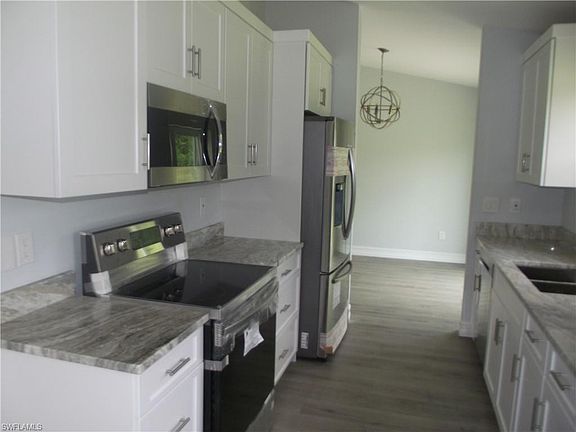 3rd image of 2675 12th Ave SE