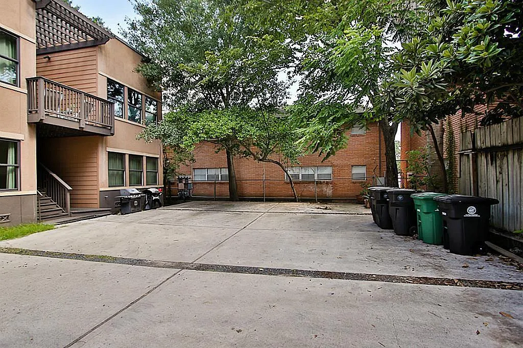 1 bed, 1.0 bath, 925 sqft, $1,850 — Photo 2