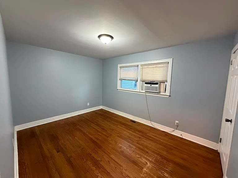 521 Burnham Rd — Photo 5