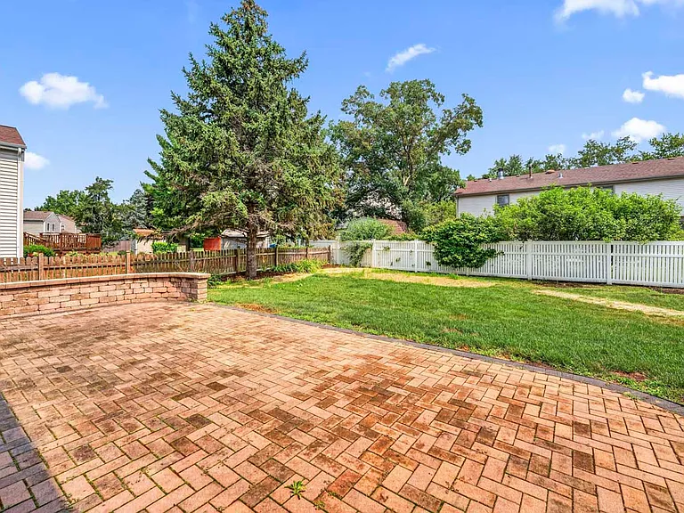 2158 Countryside Cir — Photo 36