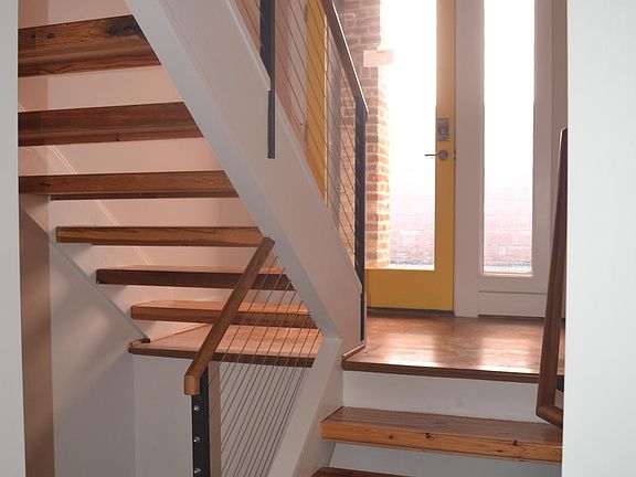 5th image of 15 W Old St APT 3