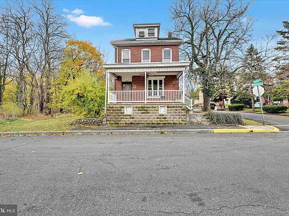 3rd image of 119 Railroad St