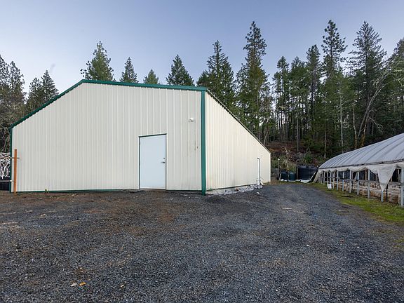 2nd image of 1801 Davis Creek Rd