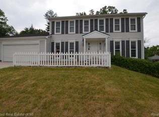 23545 Stonehouse Ct, Farmington, MI 48335