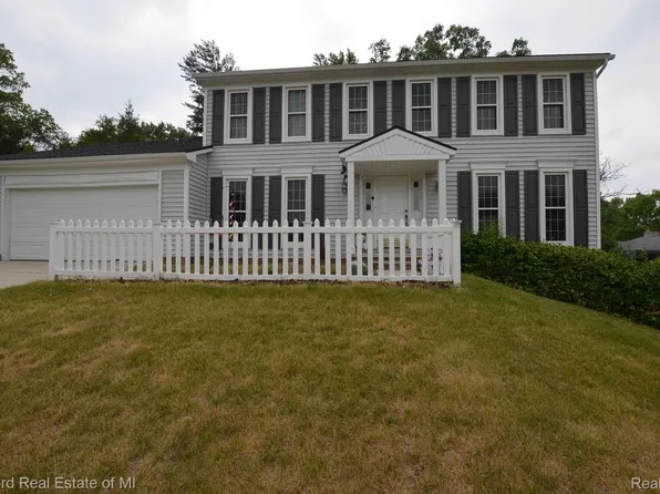 23545 Stonehouse Ct, Farmington, MI 48335