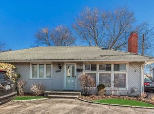 13 N Henry St, Valley Stream, NY 11580