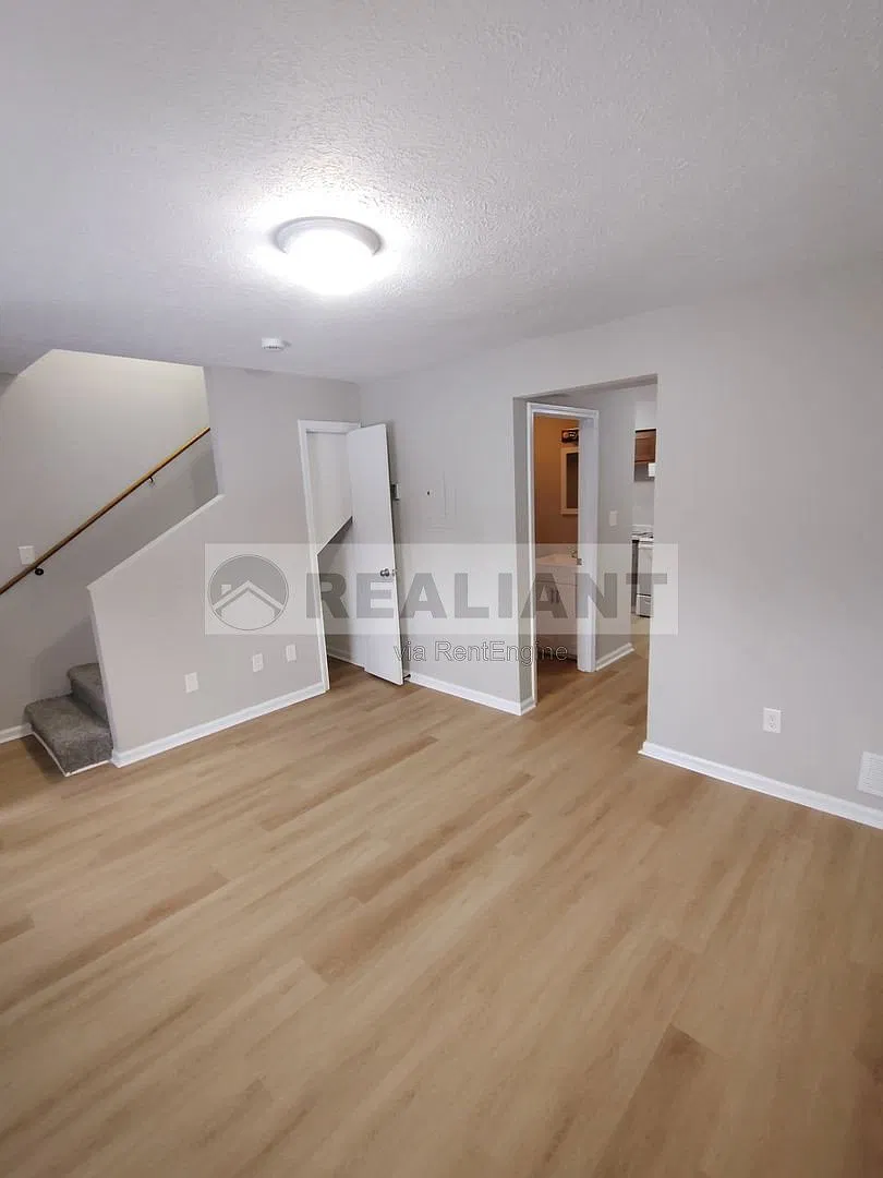 2 bed, 1.5 bath, $895 — Photo 1