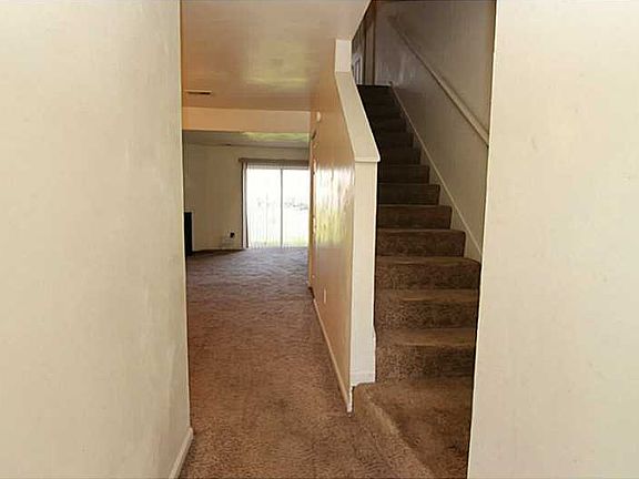 3rd image of 15 Peachtree Ct