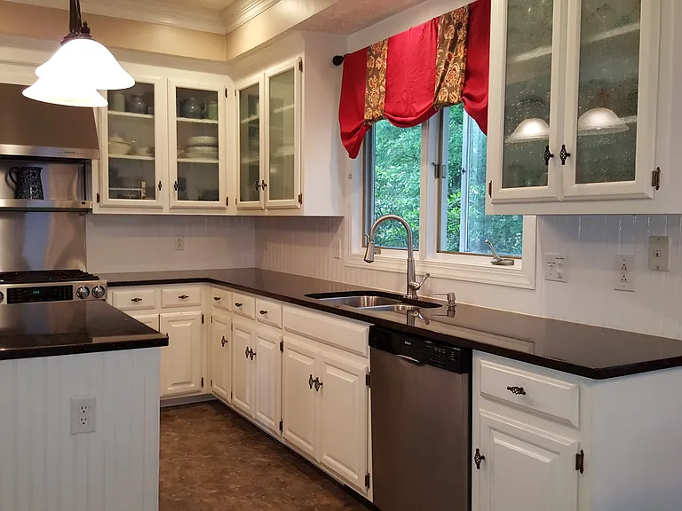 210 Clayton Dr — Photo 3