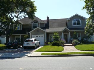 11 Lakeshore Blvd, Massapequa, NY 11758