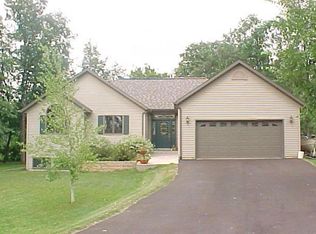 2606 Scenic View Rd, Decorah, IA 52101