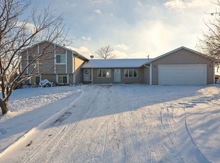 1854 Norton Dr, Shakopee, MN 55379