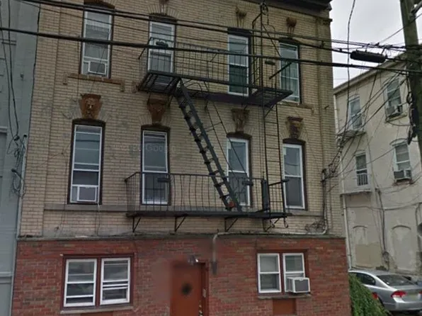 187 Beacon Avenue image 1 of 15