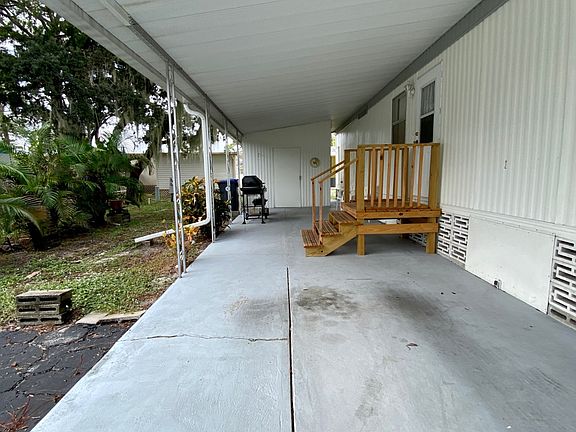 4th image of 4850 Clover Ln