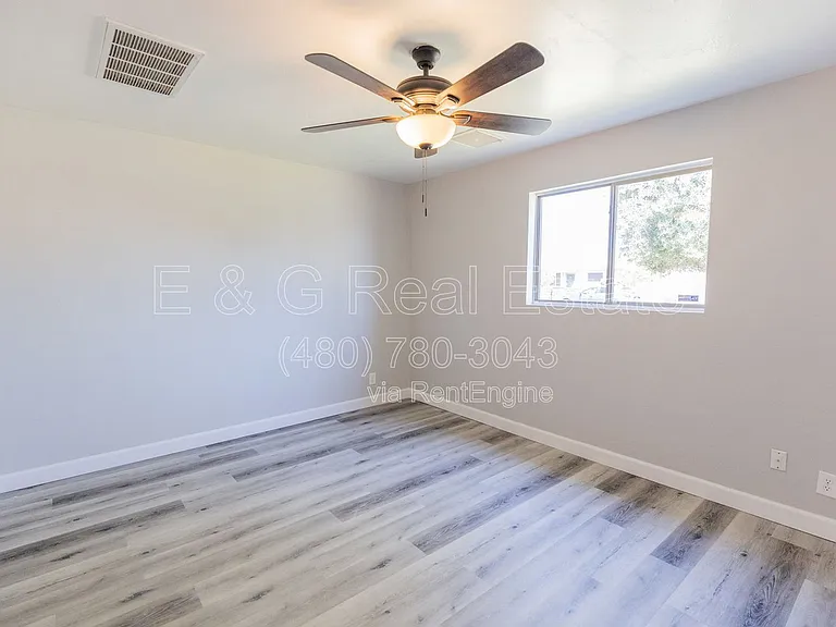1305 W Laird St — Photo 17