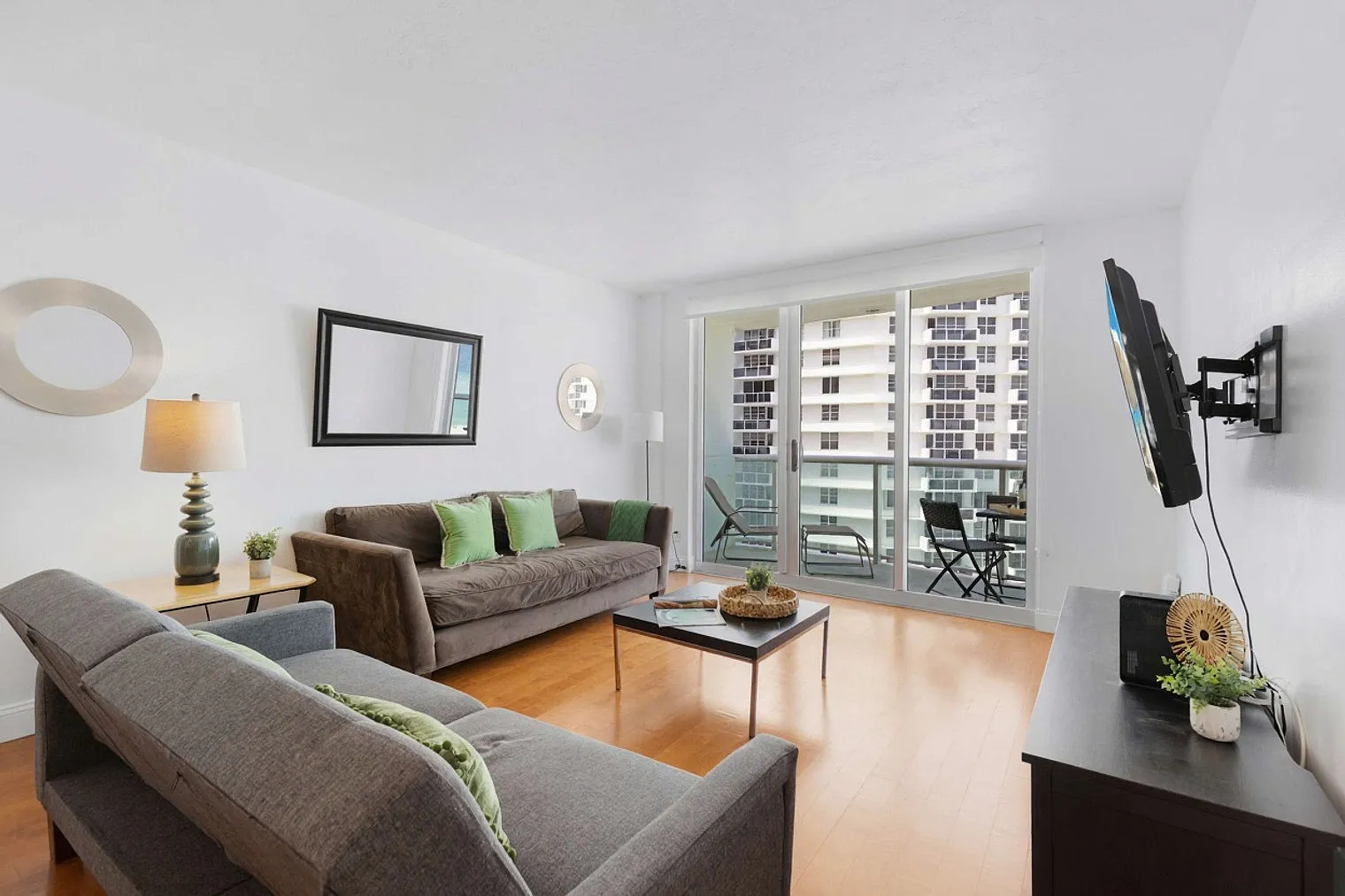 1 bed, 1.0 bath, 871 sqft, $3,105 — Photo 4
