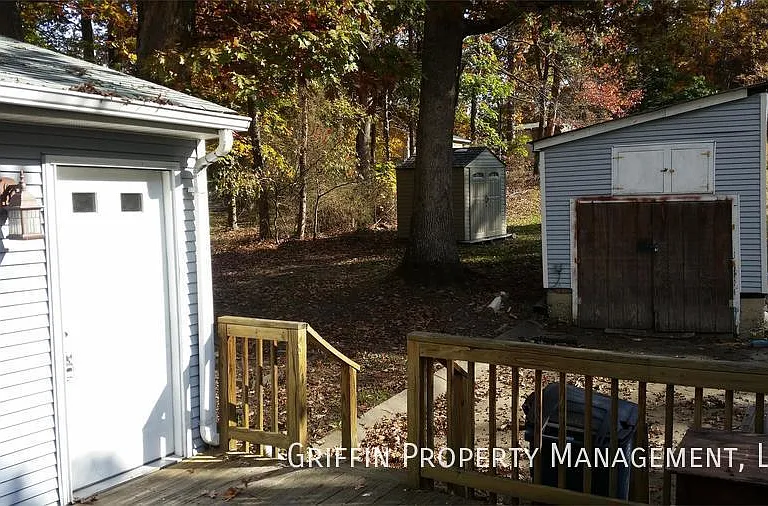 8402 Sleepy Hollow Rd — Photo 11