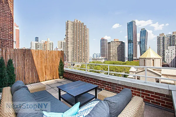 Sold by NextStopNY | media 1