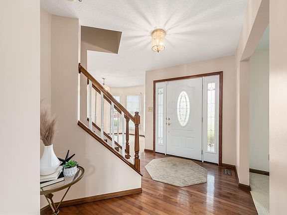 4th image of 300 Kensington Ct