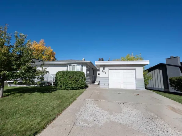 107 Hallbrook Dr SW, Calgary, AB T2V 3H8