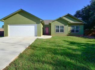 161 E Henderson St, Huntington, TX 75949