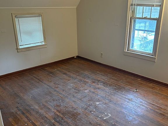 2nd image of 2923 Dupont Ave N