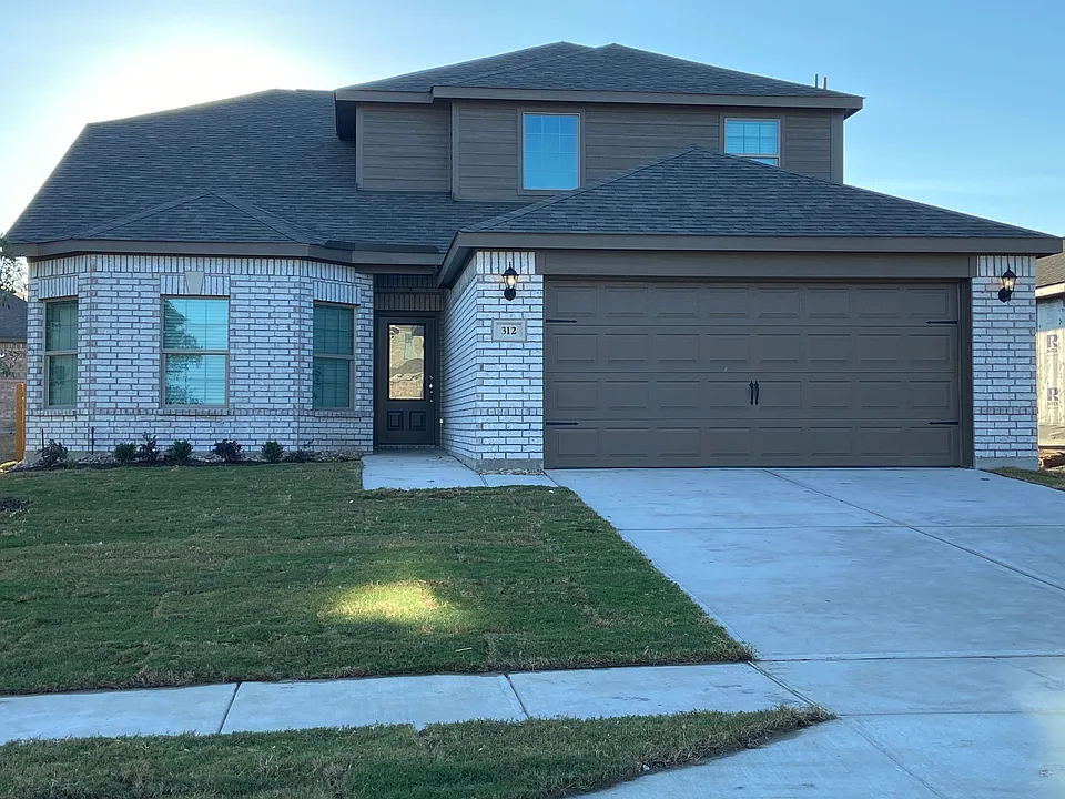 312 Golden Sands Ln