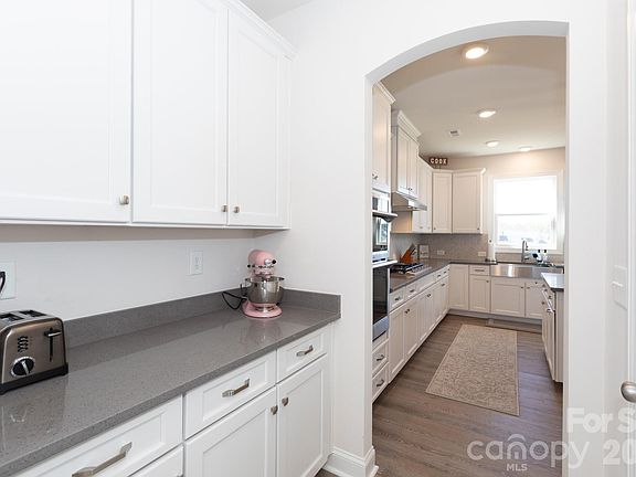 5th image of 5415 Haystack Ave