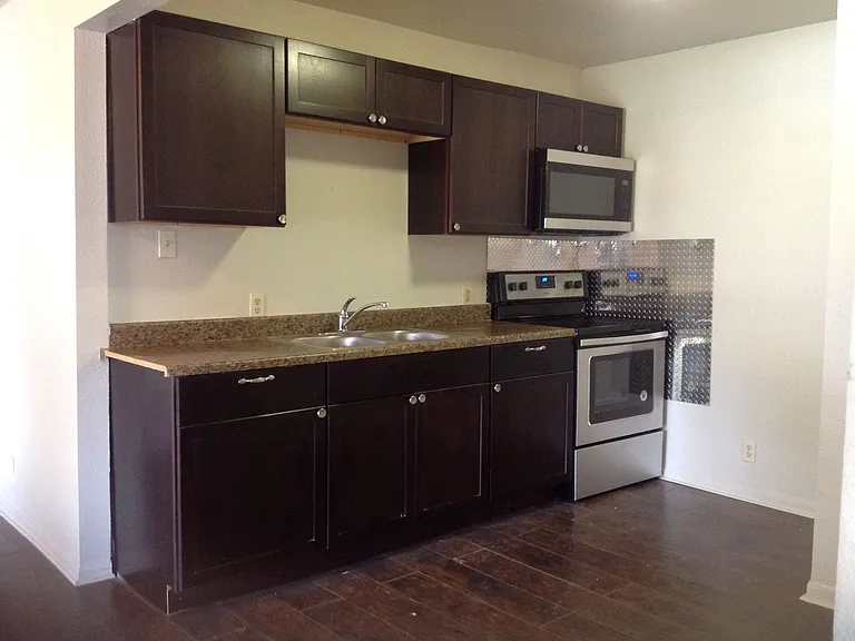 206 Hub Ave — Photo 5