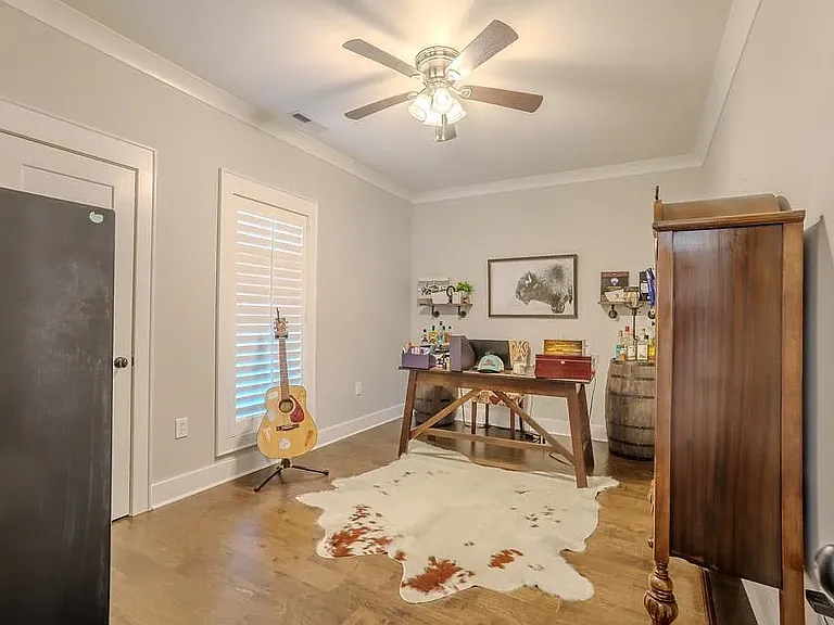 127 Ashbey Cir — Photo 8