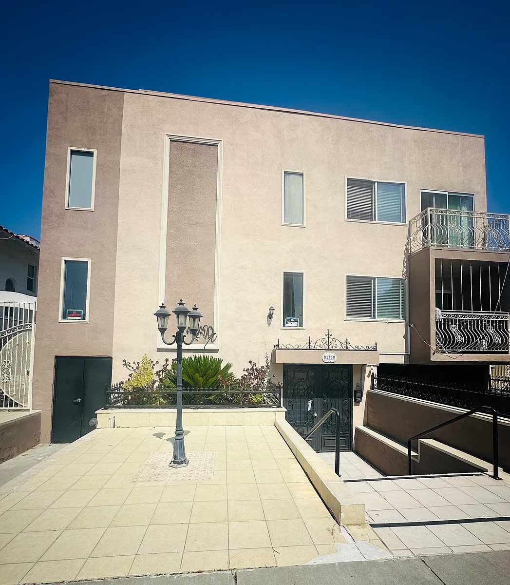 Building Photo - 250 S Harvard Blvd #3