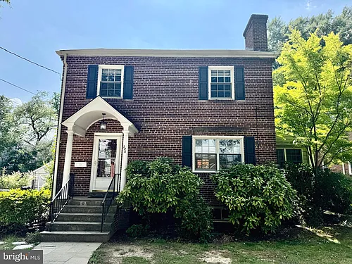 204 S Irving St Photo 1