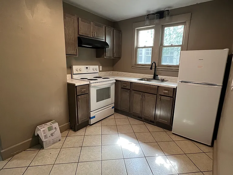 20 E 15th Ave #B — Photo 3