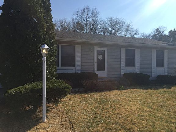 4th image of 22282 Hanover Dr