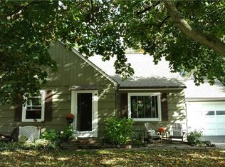 32 Meadow View Dr, Penfield, NY