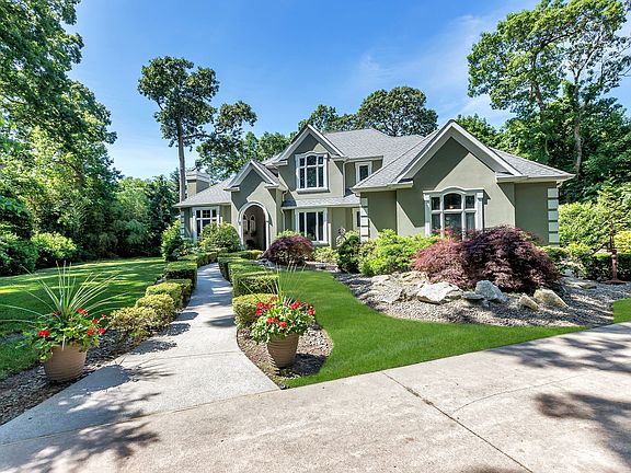 2nd image of 2 Oak Grove Ct