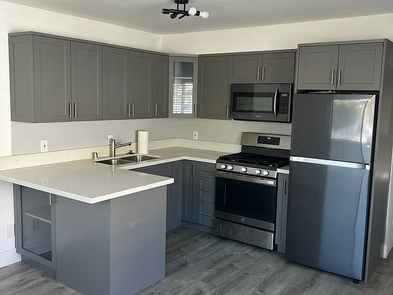 2222 Pier Ave #B — Photo 2