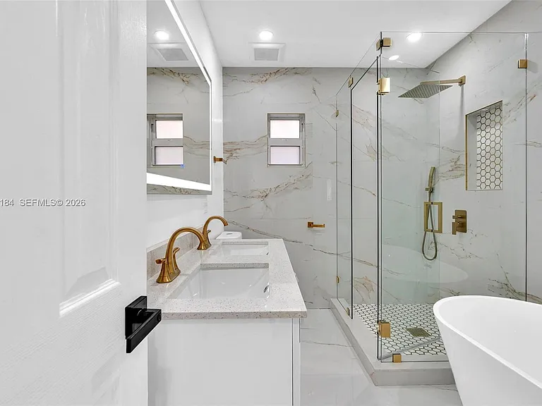5850 NE 3rd Ave — Photo 21