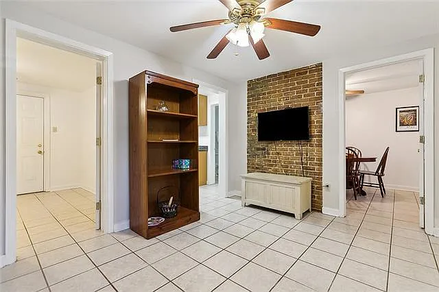 906 N White St — Photo 3