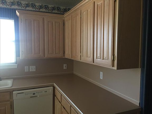 3rd image of 3705 Oakmont Dr