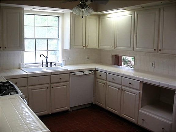 4th image of 755 Lake Dr