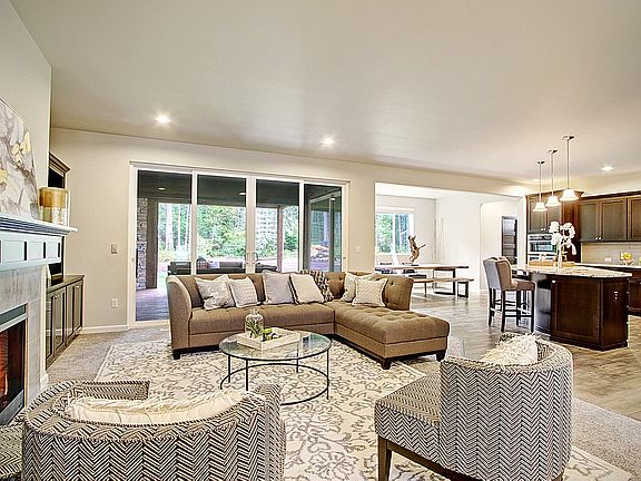 3rd image of 4726 Plover St NE